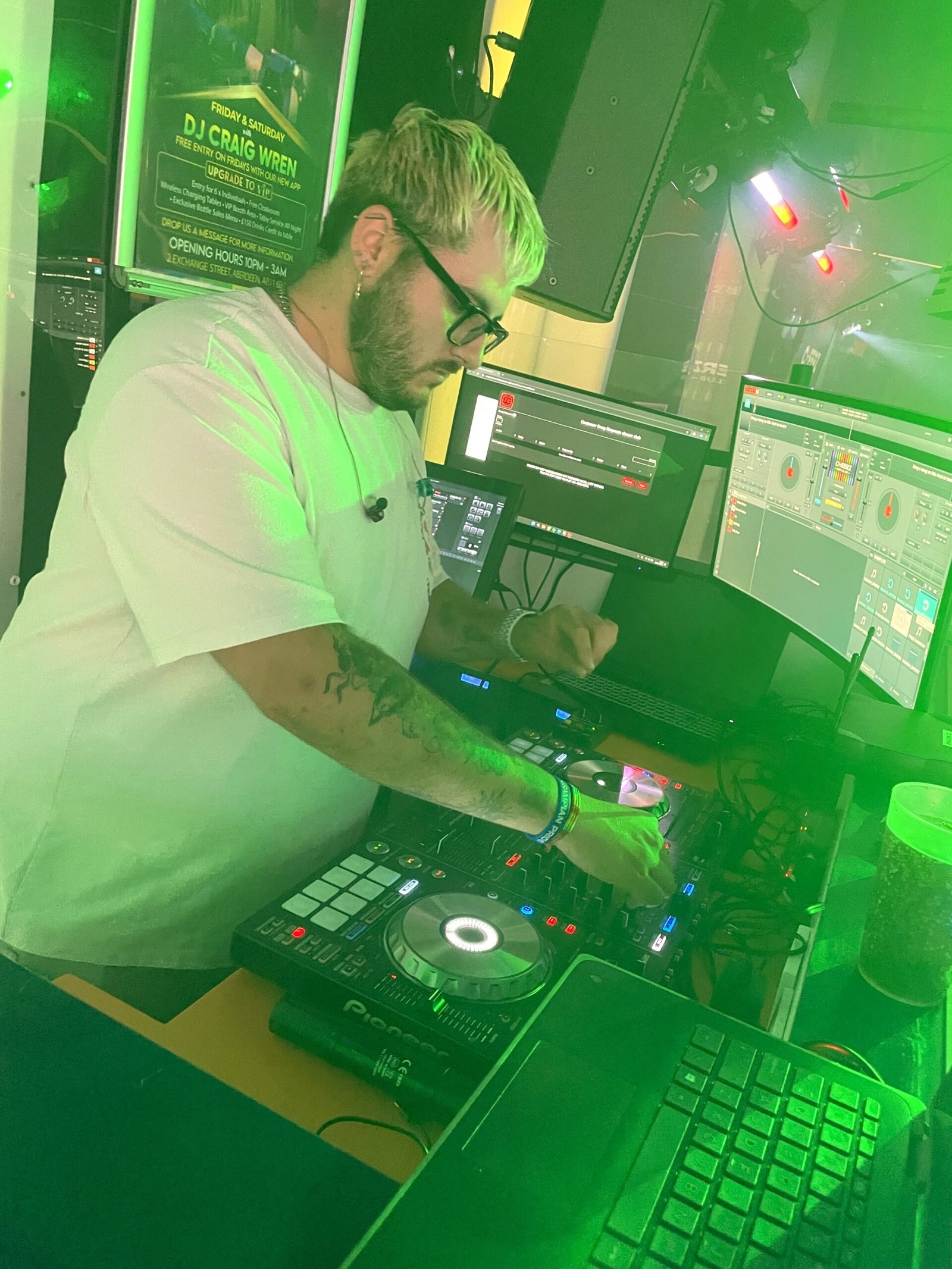 Loudmouth DJ Services at Cheerz
