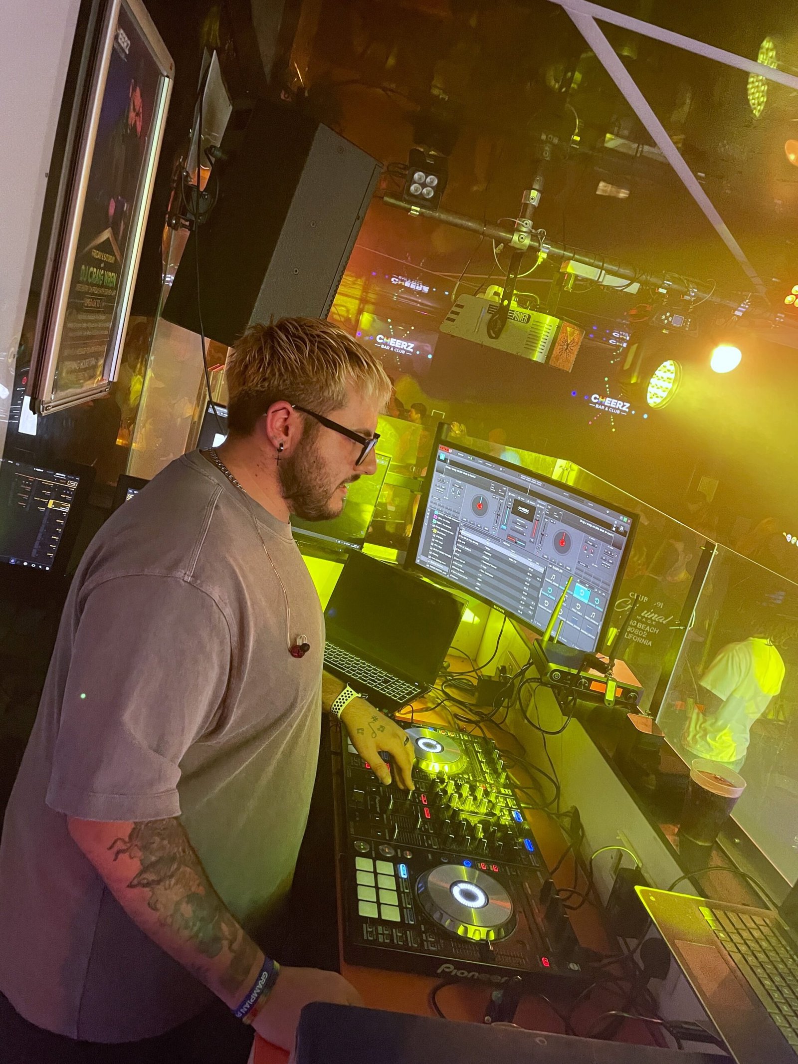 Loudmouth DJ Services at Cheerz.01