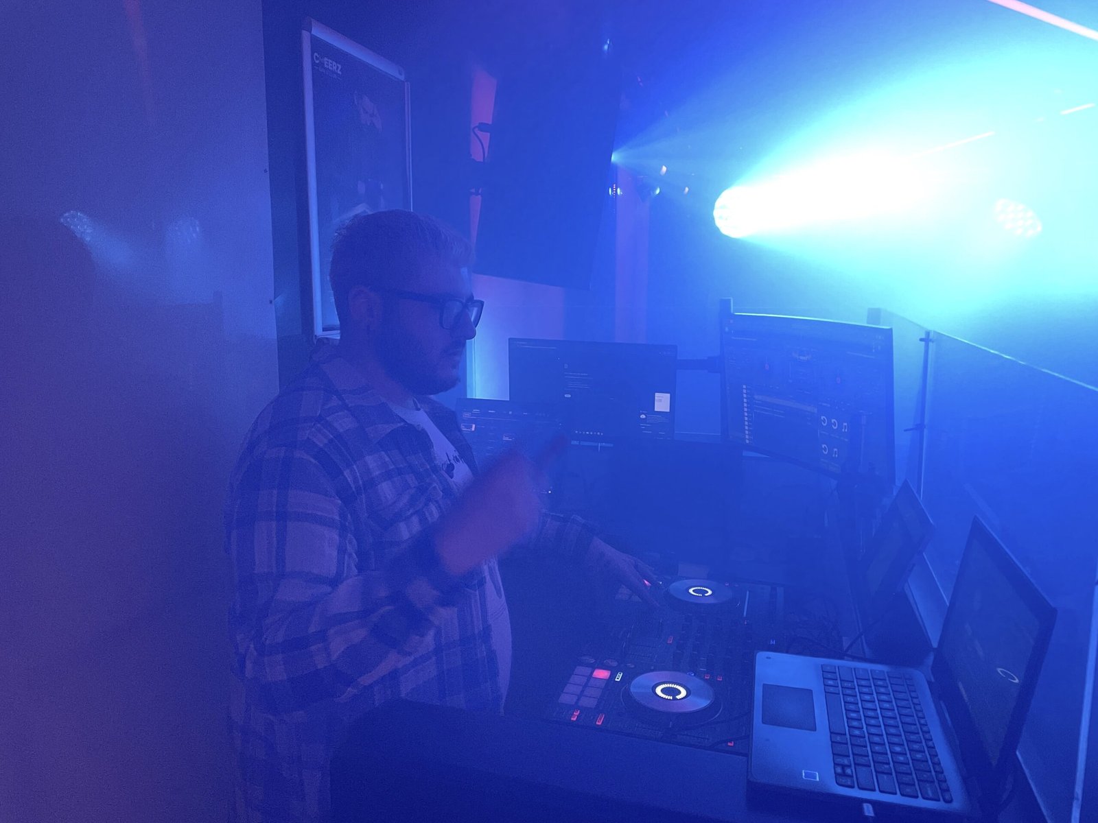 Loudmouth DJ Services at Cheerz.03